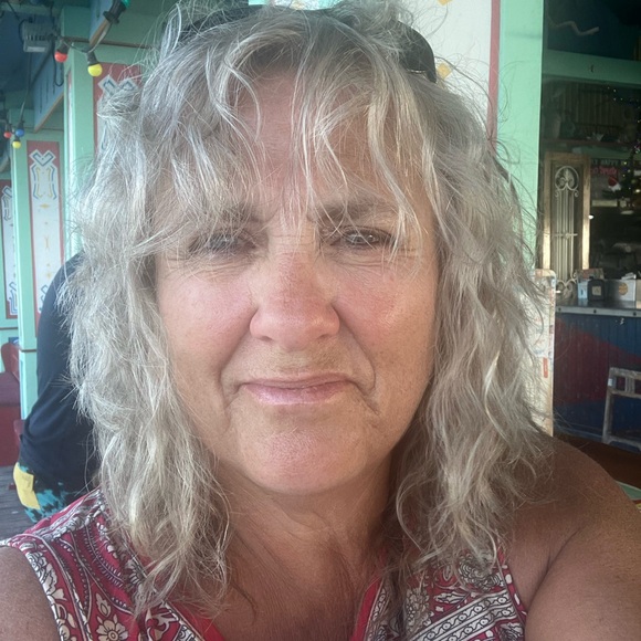 Meet your Posher, Dana - Picture 1 of 2